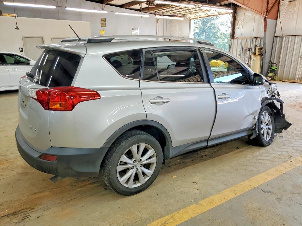 Photo 3 from auction – 2015 TOYOTA RAV4 with VIN 2T3YFREVXFW232927