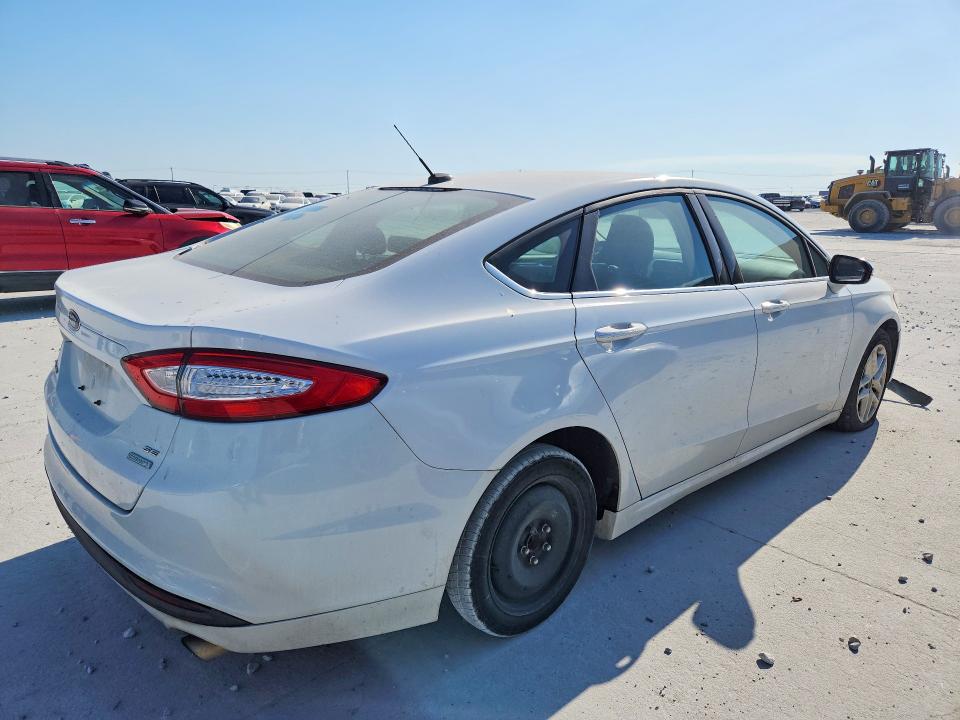 Photo 3 from auction – 2016 FORD FUSION with VIN 3FA6P0HD7GR273921
