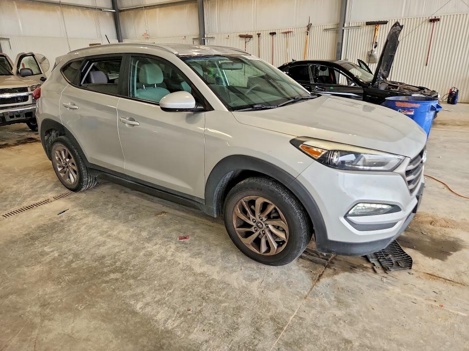 Photo 4 from auction – 2016 HYUNDAI TUCSON with VIN KM8J3CA47GU259064