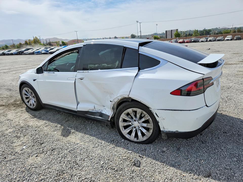 Photo 2 from auction – 2021 TESLA MODEL X with VIN 5YJXCDE21MF323679
