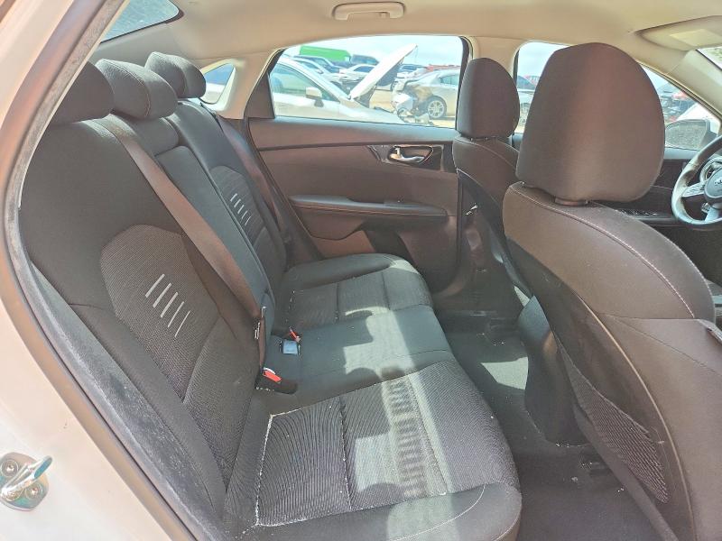 Photo 10 from auction – 2019 KIA FORTE with VIN 3KPF34AD4KE062313