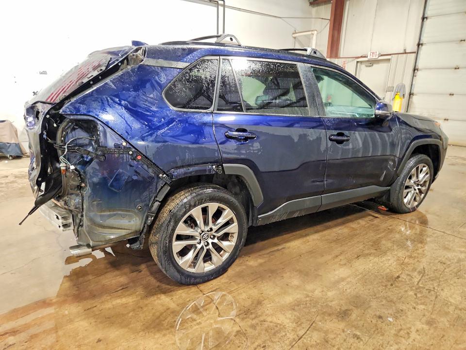 Photo 3 from auction – 2019 TOYOTA RAV4 with VIN 2T3A1RFVXKC031636