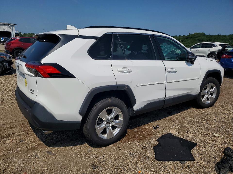 Photo 3 from auction – 2021 TOYOTA RAV4 with VIN 2T3P1RFV4MC235779