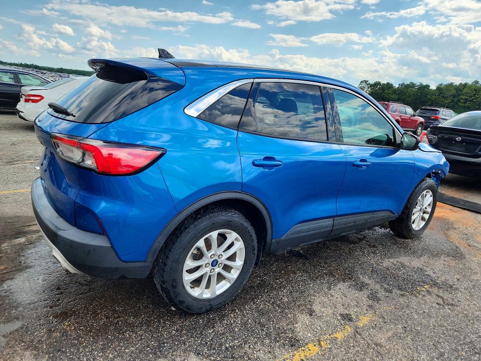 Photo 3 from auction – 2020 FORD ESCAPE with VIN 1FMCU0G65LUA11399
