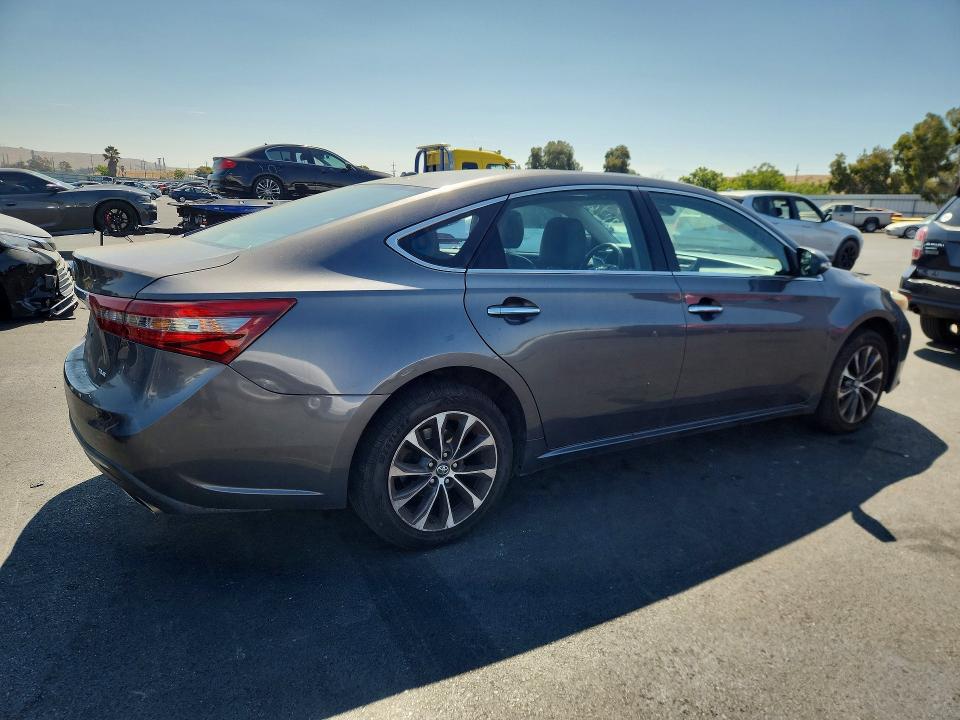 Photo 3 from auction – 2018 TOYOTA AVALON with VIN 4T1BK1EB4JU285889