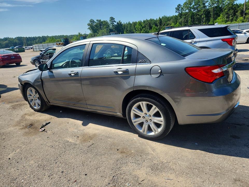 Photo 2 from auction – 2012 CHRYSLER 200 with VIN 1C3CCBAB6CN318300