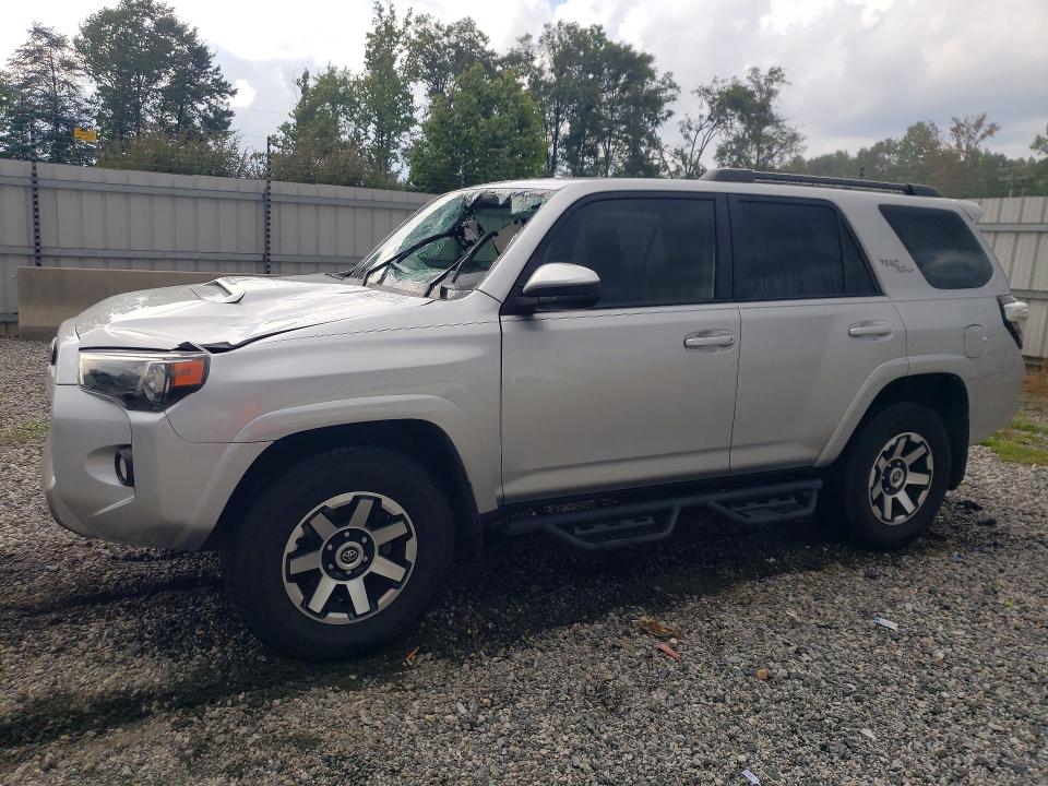 TOYOTA 4RUNNER 2020 with VIN JTEBU5JR5L5772729 - Photo from auction