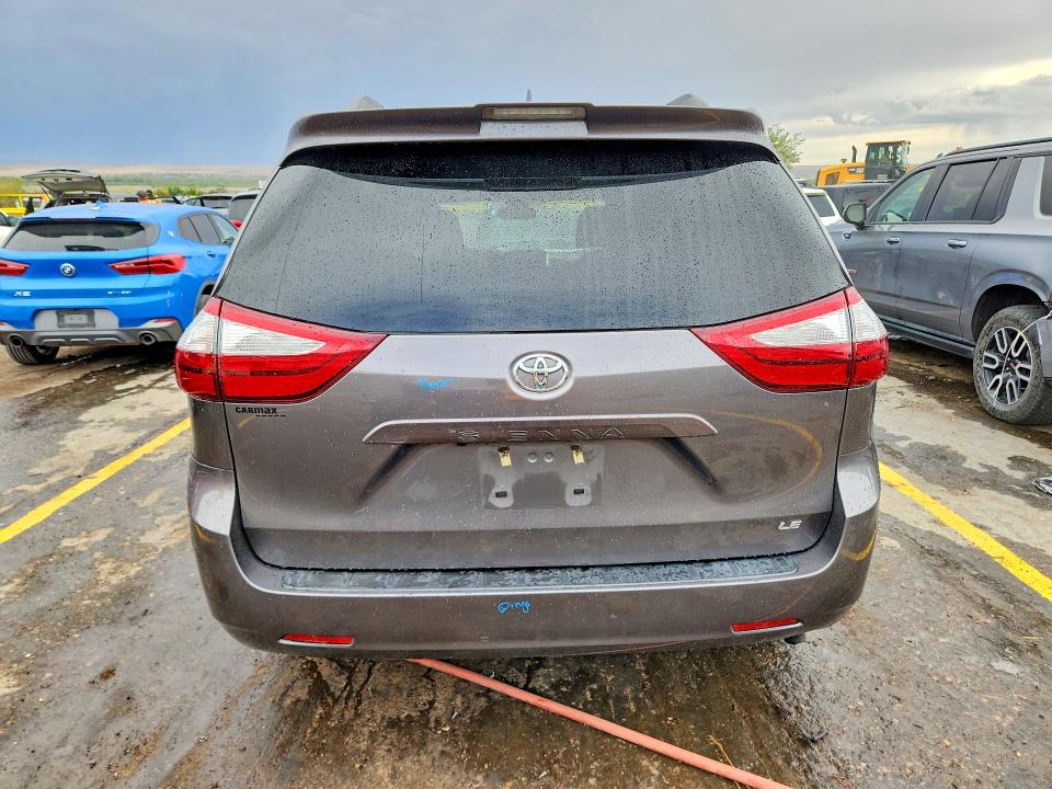 Photo 6 from auction – 2018 TOYOTA SIENNA with VIN 5TDKZ3DC5JS921276