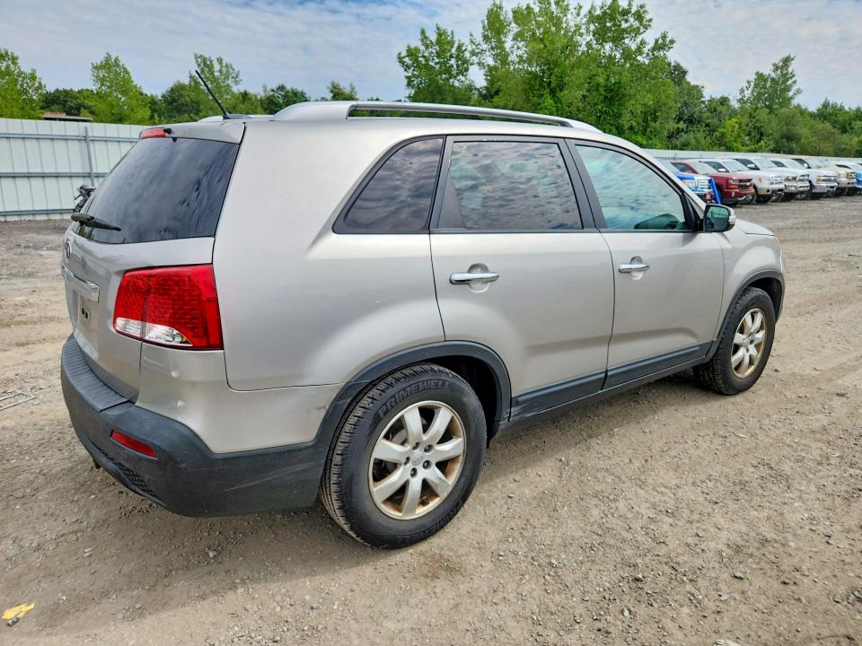 Photo 3 from auction – 2013 KIA SORENTO with VIN 5XYKT4A69DG382040
