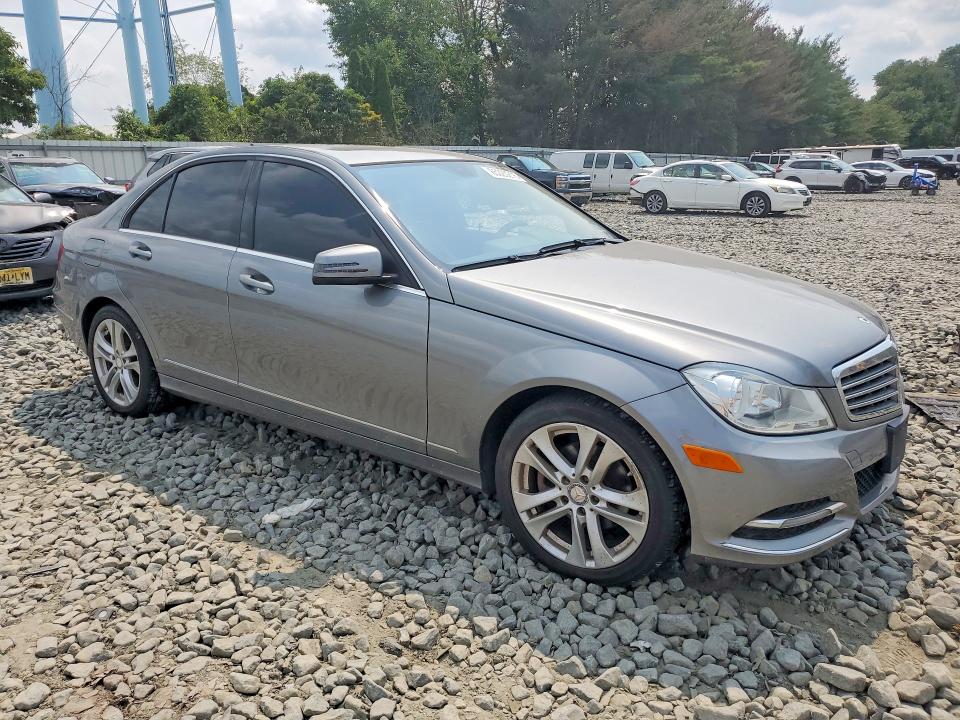 Photo 4 from auction – 2012 MERCEDES-BENZ C with VIN WDDGF8BB5CA646942