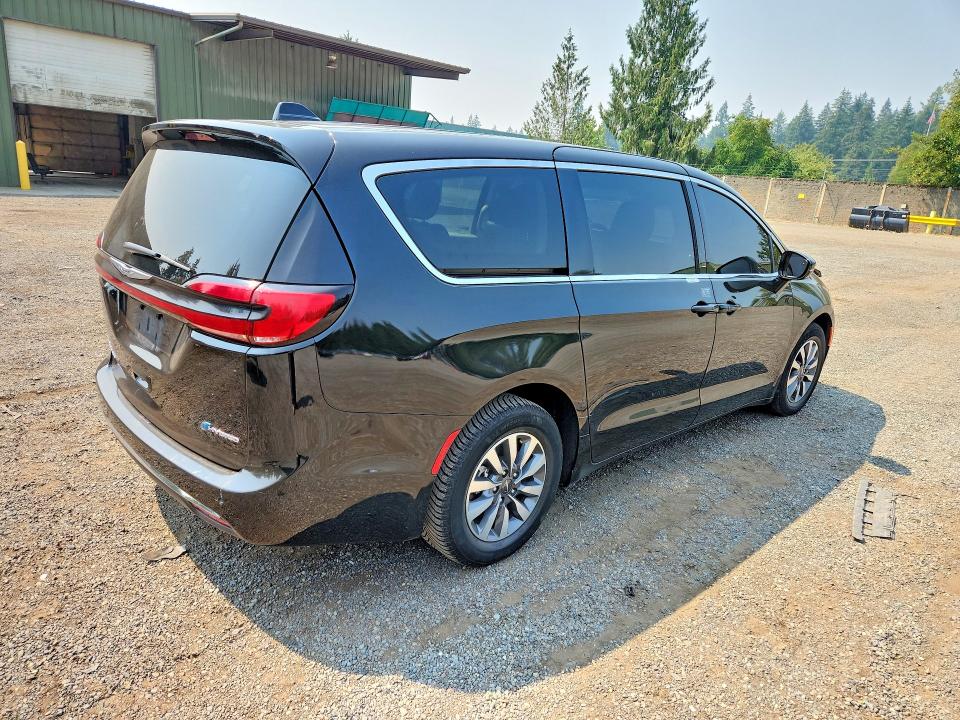 Photo 3 from auction – 2024 CHRYSLER PACIFICA with VIN 2C4RC1S72RR169499