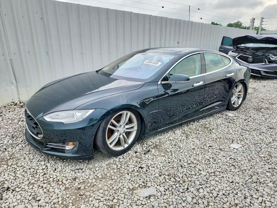 TESLA MODEL S 2013 with VIN 5YJSA1CN2DFP05490 - Photo from auction