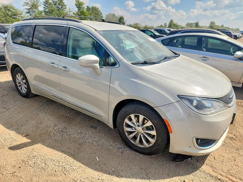 Photo 4 from auction – 2017 CHRYSLER PACIFICA with VIN 2C4RC1BGXHR794294