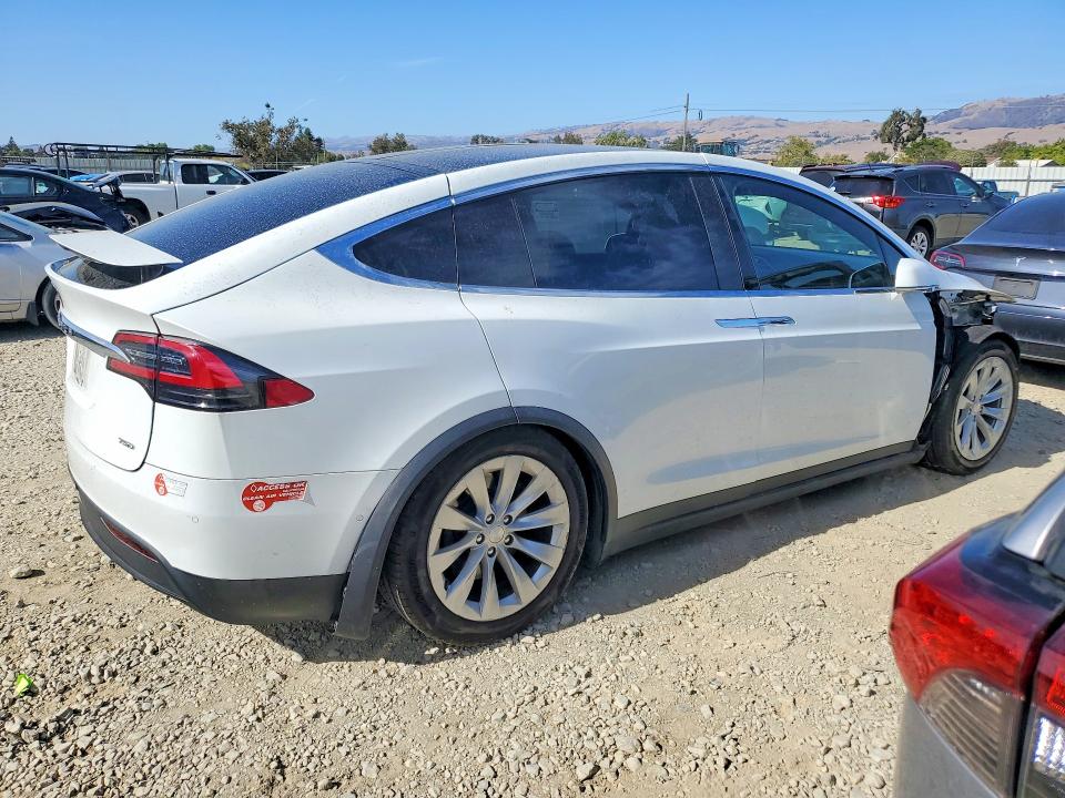 Photo 3 from auction – 2016 TESLA MODEL X with VIN 5YJXCBE21GF033662