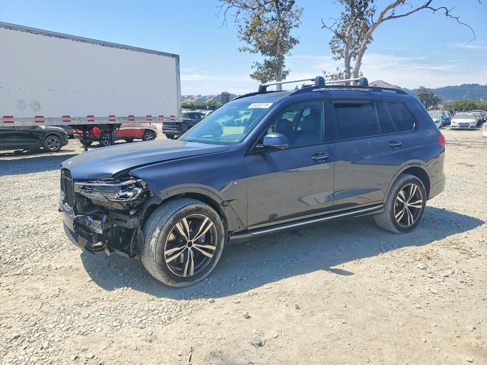 BMW X7 2021 with VIN 5UXCW2C06M9E19606 - Photo from auction