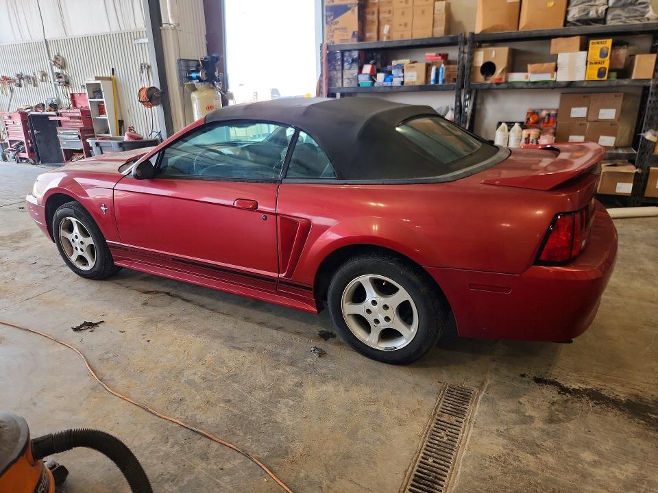 Foto 2 de la subasta – 2000 FORD MUSTANG con VIN 1FAFP4444YF255209