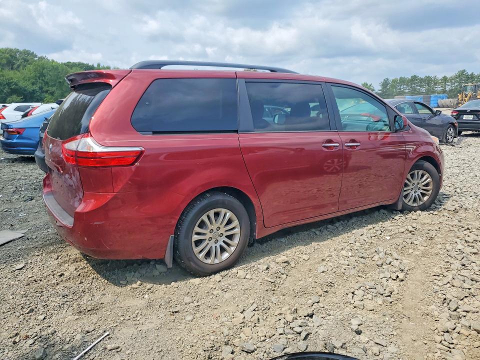 Photo 3 from auction – 2017 TOYOTA SIENNA with VIN 5TDYZ3DC5HS768869