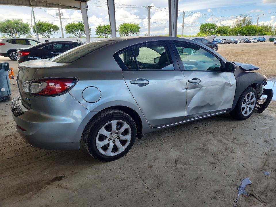 Zdjęcie 3 z aukcji – 2013 MAZDA 3 z VIN JM1BL1U76D1750709