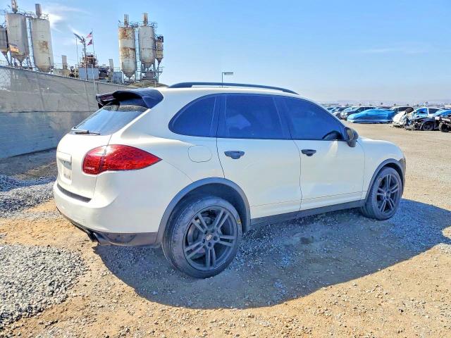 Photo 3 from auction – 2011 PORSCHE CAYENNE with VIN WP1AB2A22BLA52708