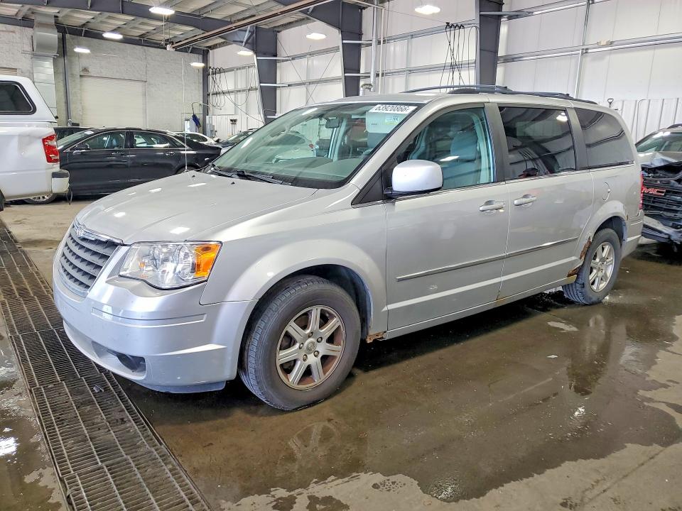 2010 CHRYSLER TOWN & COUNTRY - Търг №63920866