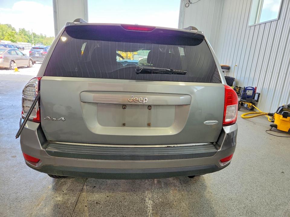Photo 6 from auction – 2011 JEEP COMPASS with VIN 1J4NF1FB1BD244443