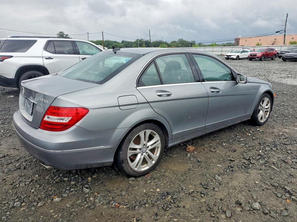 Photo 3 from auction – 2013 MERCEDES-BENZ C with VIN WDDGF8AB3DR265370