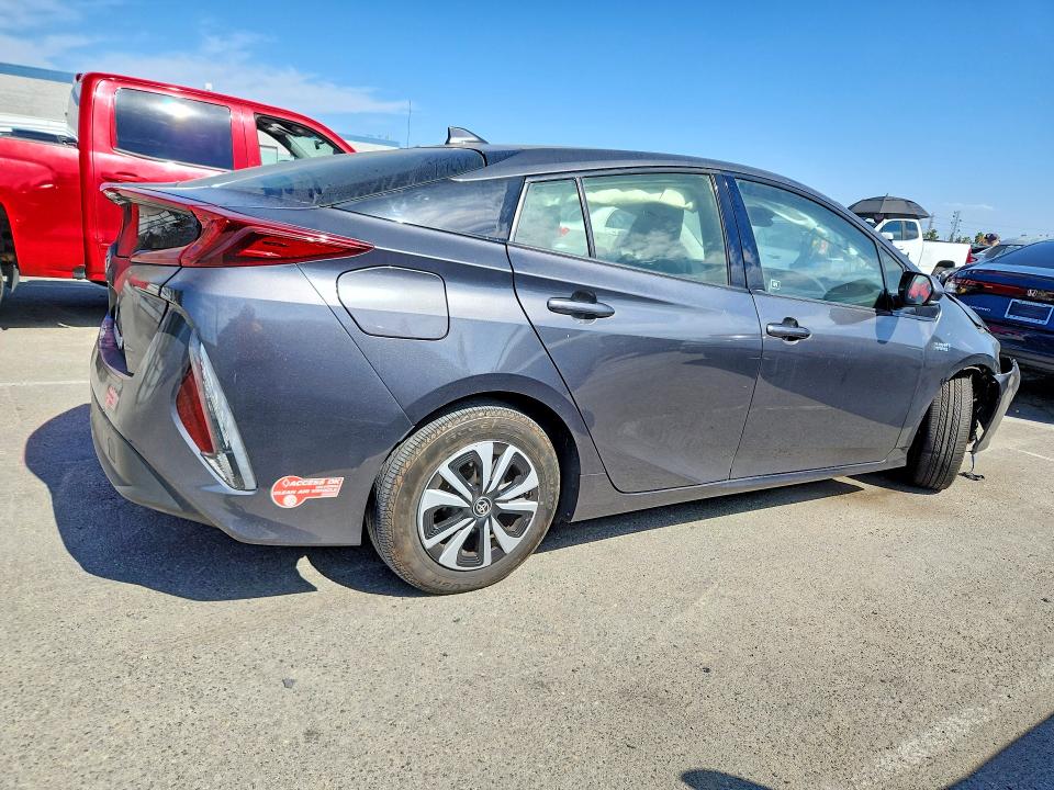 Photo 3 from auction – 2018 TOYOTA PRIUS PRIME with VIN JTDKARFP3J3094678