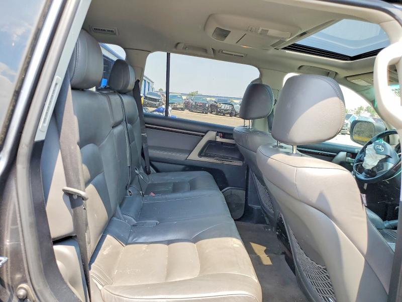 Photo 11 from auction – 2010 TOYOTA LAND CRUISER with VIN JTMHY7AJ7A5005843