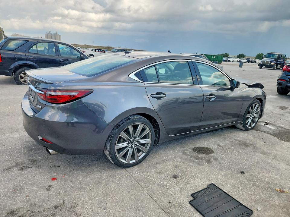 Photo 3 from auction – 2018 MAZDA 6 with VIN JM1GL1WY6J1330309