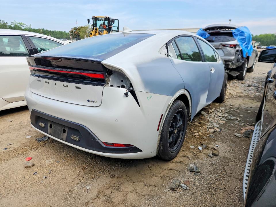 Photo 3 from auction – 2023 TOYOTA PRIUS with VIN JTDADABU2P3002338