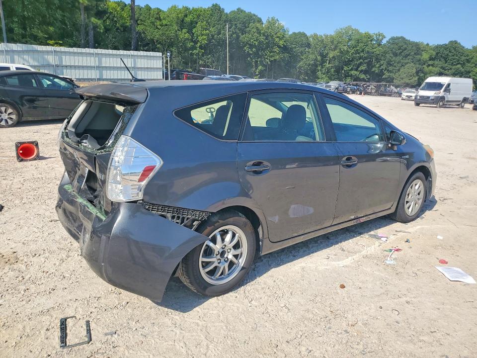 Photo 3 from auction – 2013 TOYOTA PRIUS V with VIN JTDZN3EUXD3227593