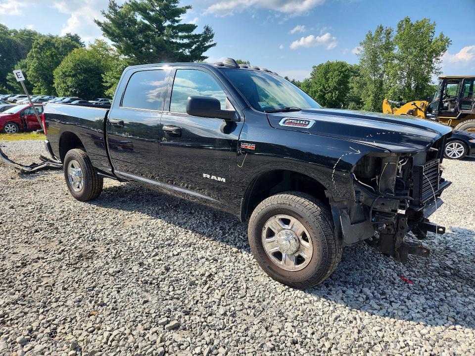 Photo 4 from auction – 2022 RAM 2500 with VIN 3C6UR5CJXNG111030
