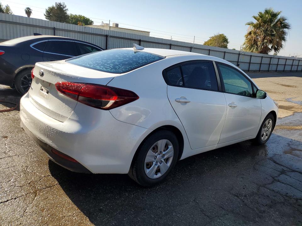 صورة رقم 3 من المزاد - 2018 KIA FORTE مع VIN 3KPFL4A71JE247072