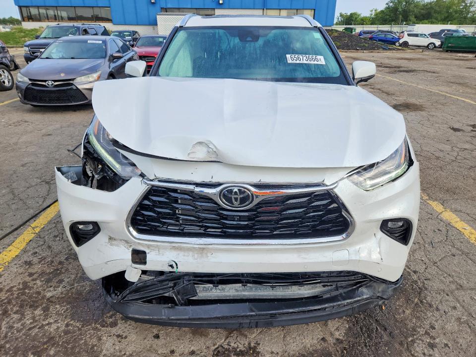 Photo 5 from auction – 2023 TOYOTA HIGHLANDER with VIN 5TDKDRBH5PS032924