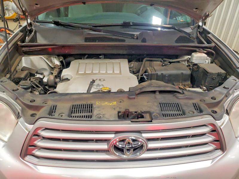 Photo 12 from auction – 2010 TOYOTA HIGHLANDER with VIN 5TDBK3EH2AS025306