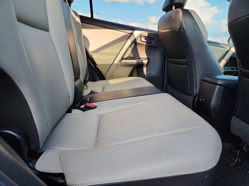 Photo 11 from auction – 2017 TOYOTA RAV4 with VIN 2T3DFREV9HW676172