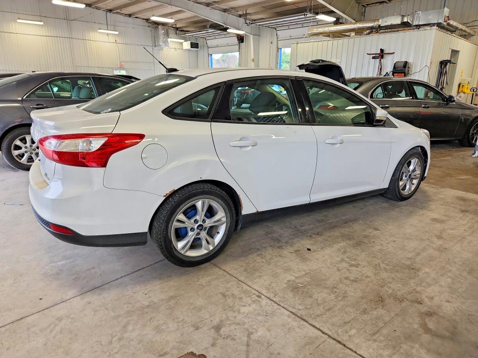 Photo 3 from auction – 2014 FORD FOCUS with VIN 1FADP3F22EL277090