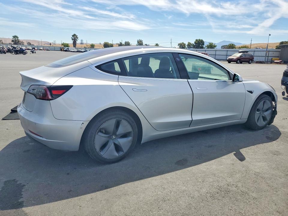 Photo 3 from auction – 2018 TESLA MODEL 3 with VIN 5YJ3E1EA2JF016676