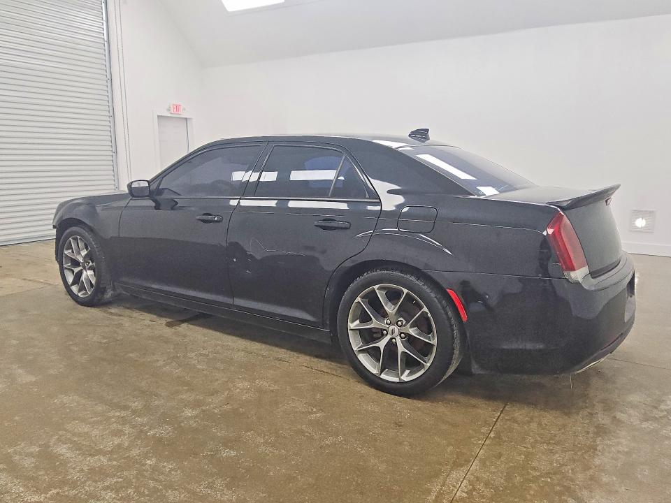 Photo 2 from auction – 2019 CHRYSLER 300 with VIN 2C3CCABG8KH533639