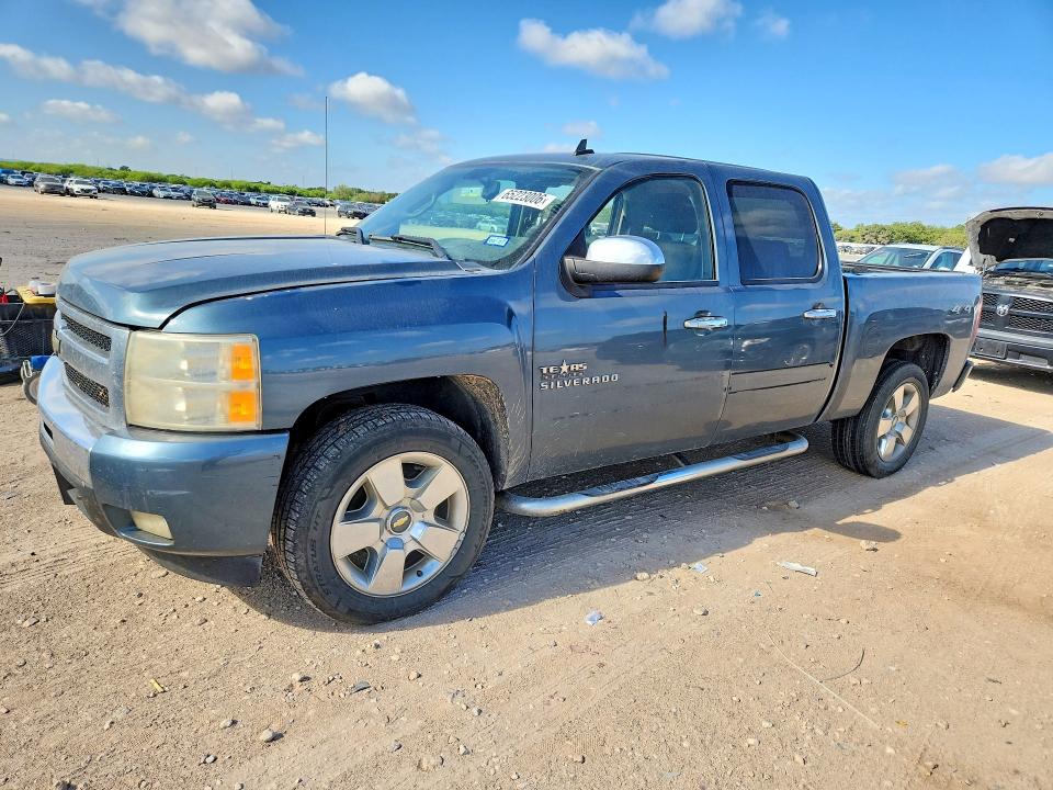 CHEVROLET SILVERADO 2011 with VIN 3GCPKSE3XBG380650 - Photo from auction