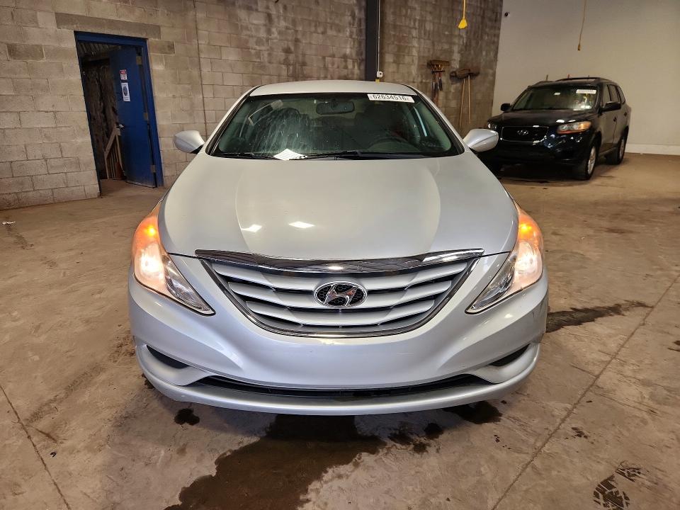 Photo 5 from auction – 2011 HYUNDAI SONATA with VIN 5NPEB4AC5BH230929