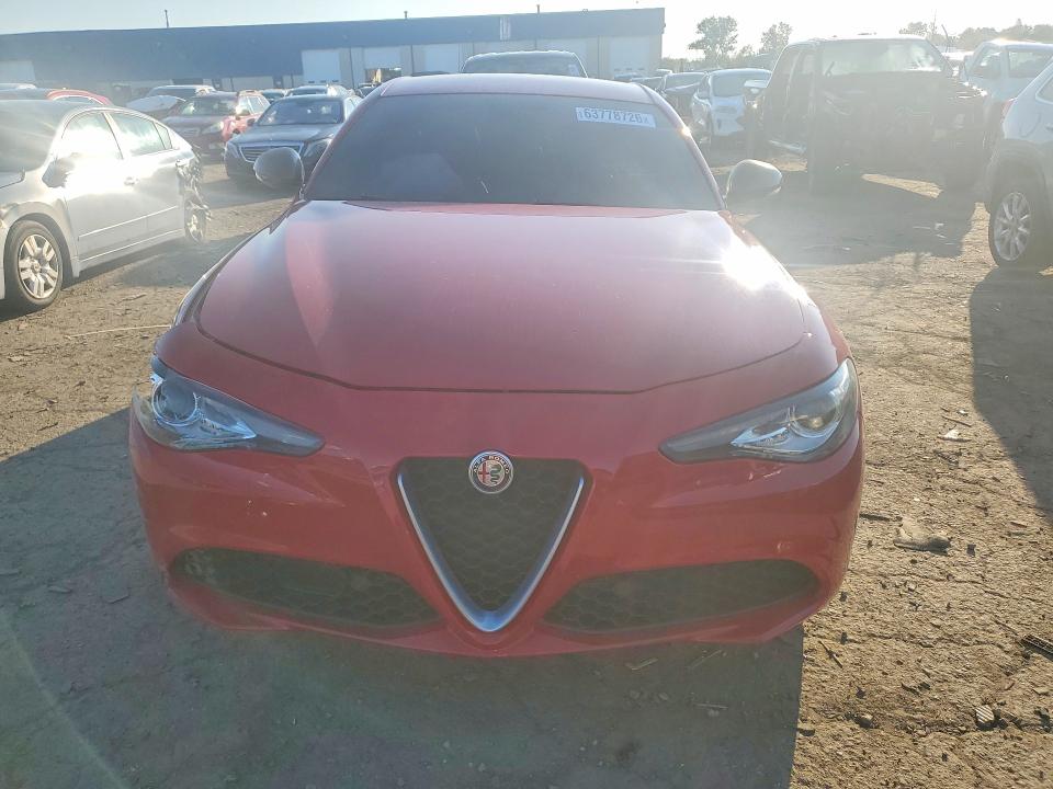Photo 5 from auction – 2018 ALFA ROMEO GIULIA with VIN ZARFAEDN5J7588857