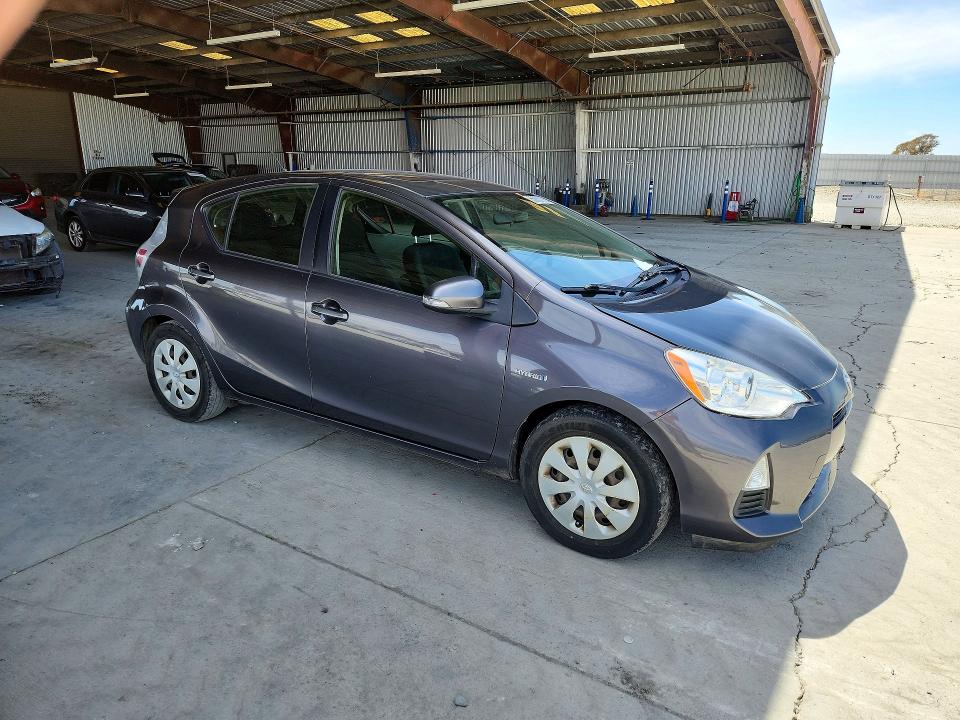 Photo 4 from auction – 2013 TOYOTA PRIUS C with VIN JTDKDTB36D1032537