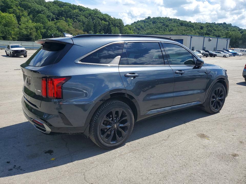 Photo 3 from auction – 2021 KIA SORENTO with VIN 5XYRK4LF3MG032403