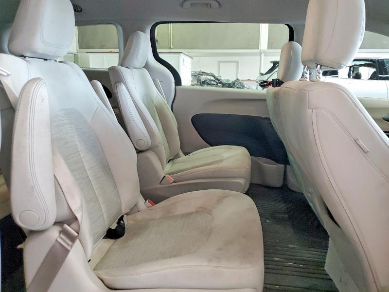 Photo 11 from auction – 2018 CHRYSLER PACIFICA with VIN 2C4RC1H75JR127002