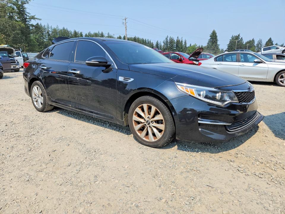 Photo 4 from auction – 2017 KIA OPTIMA with VIN 5XXGU4L37HG136510