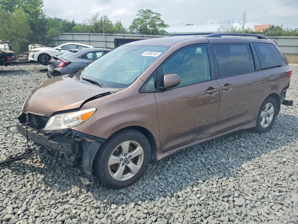 TOYOTA SIENNA 2018 with VIN 5TDKZ3DC8JS915696 - Photo from auction