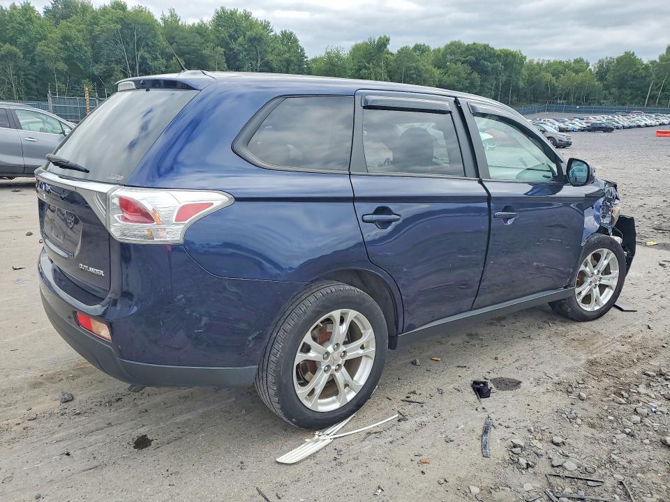 Photo 3 from auction – 2014 MITSUBISHI OUTLANDER with VIN JA4AZ3A32EZ009185