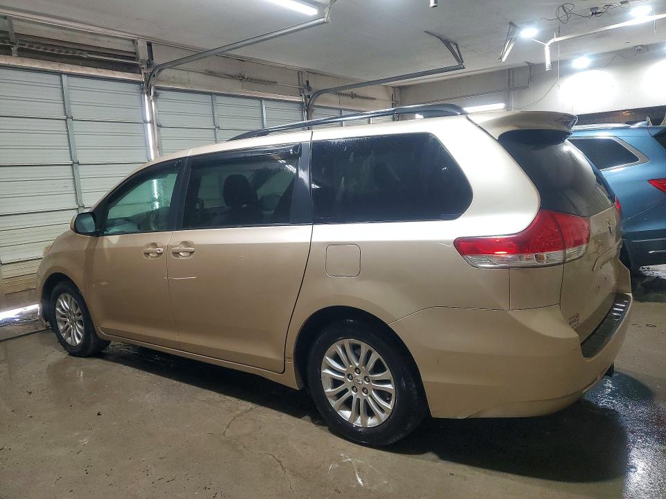 Photo 2 from auction – 2011 TOYOTA SIENNA with VIN 5TDYK3DC0BS047824