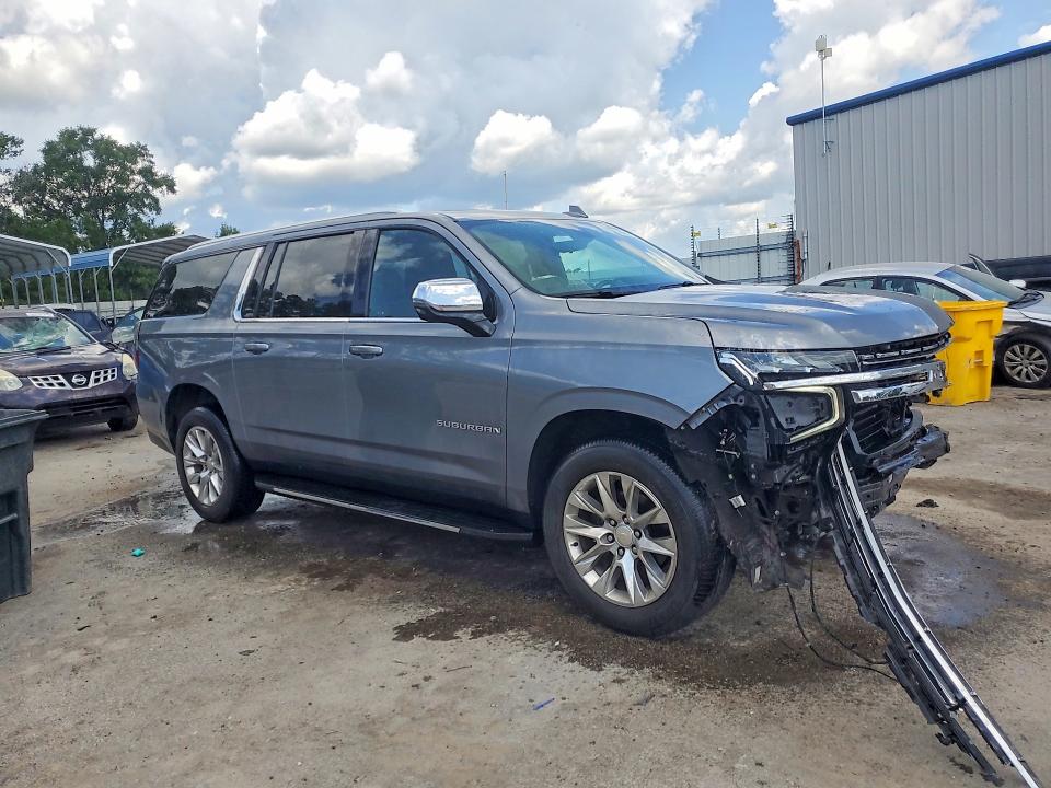 Photo 4 from auction – 2022 CHEVROLET SUBURBAN with VIN 1GNSCFKD4NR117562